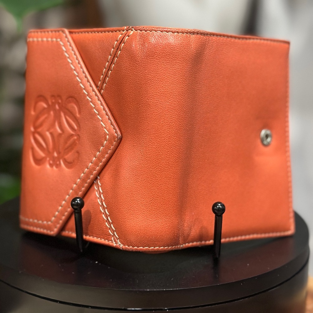Loewe Coral Anagram Leather Compact Wallet w/ Box & Dust Bag - Picture 5 of 10